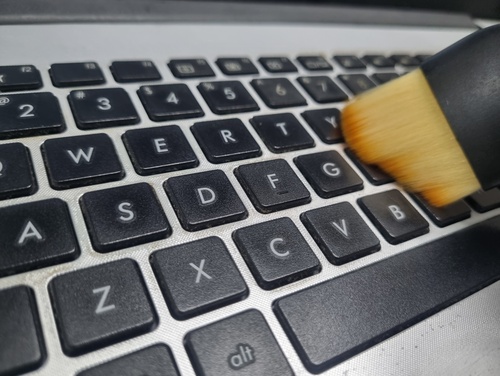 Faut-il utiliser un nettoyeur d’email gratuit pour sa base